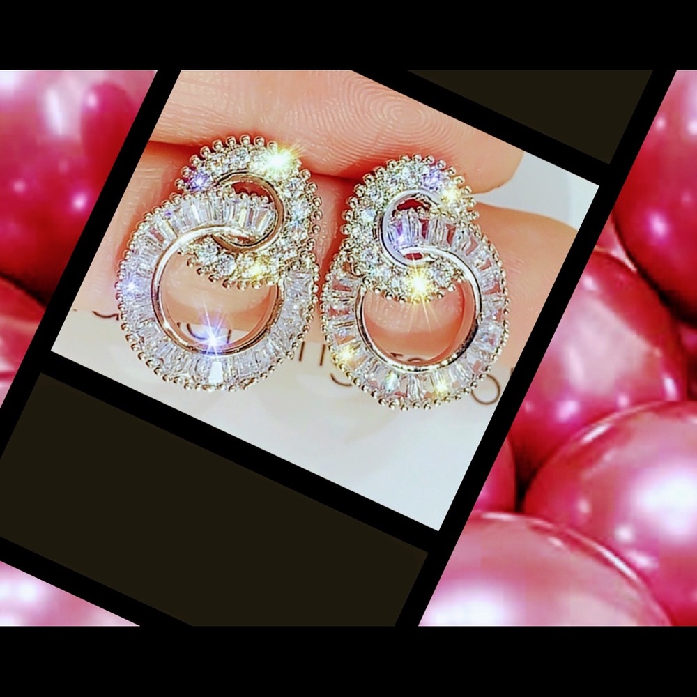 DOUBLE HOOP EARRINGS